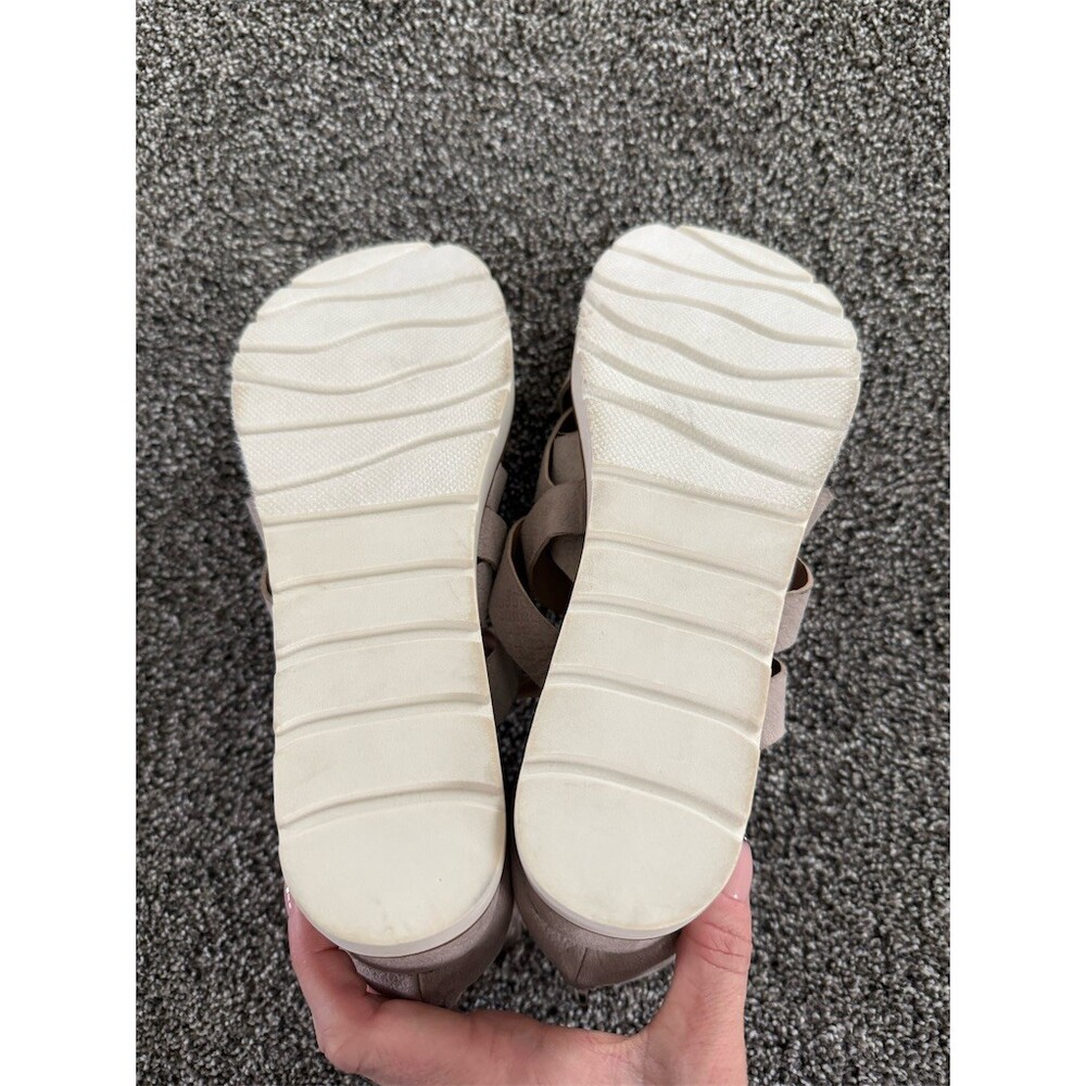 Maurices Womens Gladiator Sandals Beige Strappy Back Zip Comfort Wedge - Picture 6 of 7